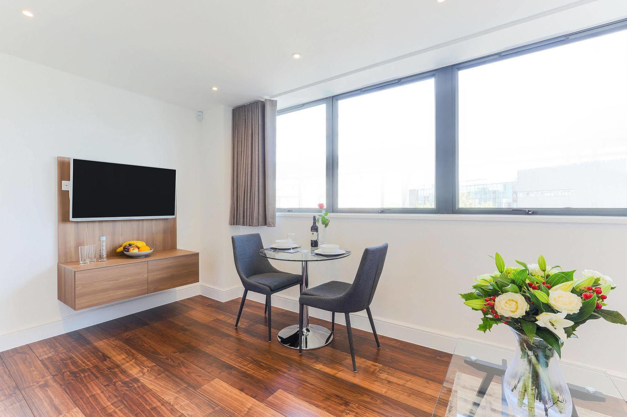 Swiss Cottage One London Ngoại thất bức ảnh