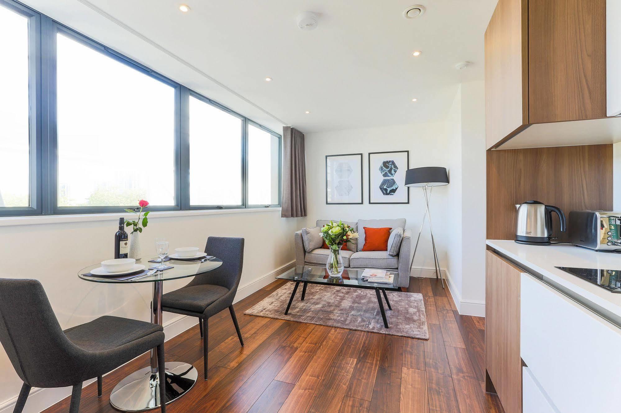 Swiss Cottage One London Ngoại thất bức ảnh